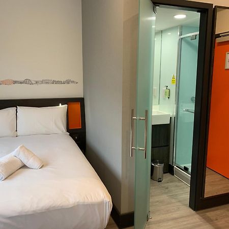Easyhotel Milton Keynes Exterior foto