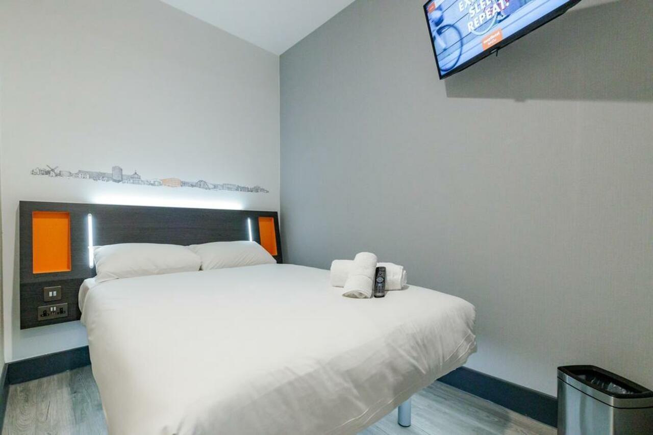 Easyhotel Milton Keynes Exterior foto