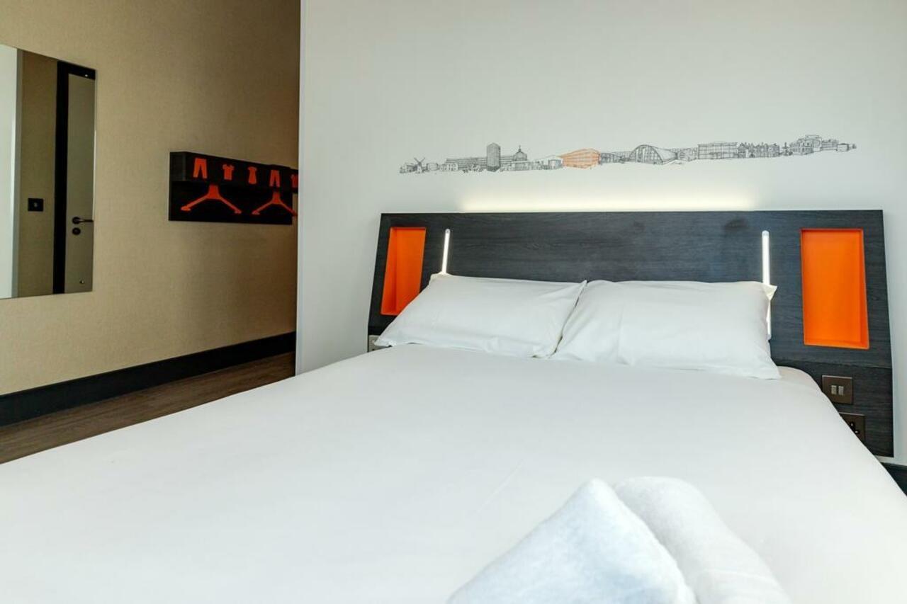 Easyhotel Milton Keynes Exterior foto