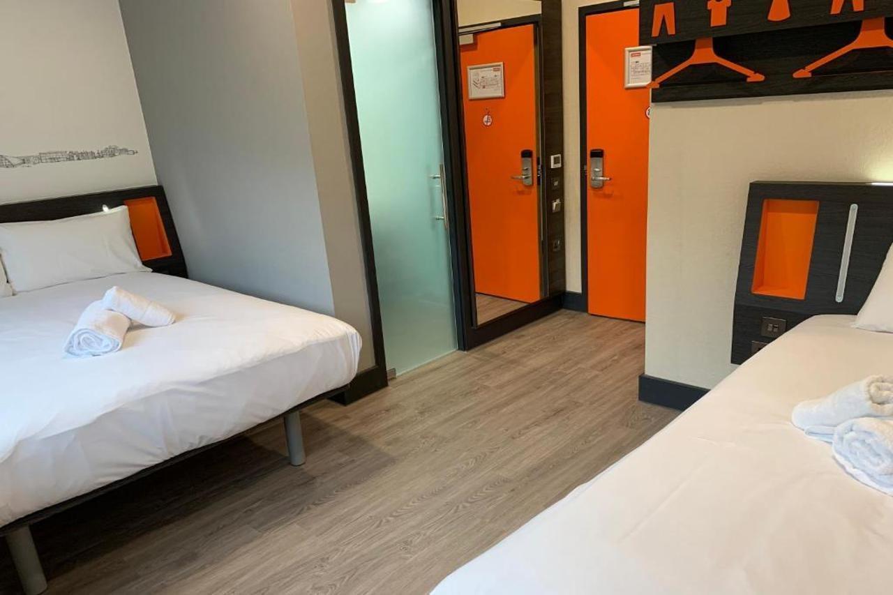 Easyhotel Milton Keynes Exterior foto