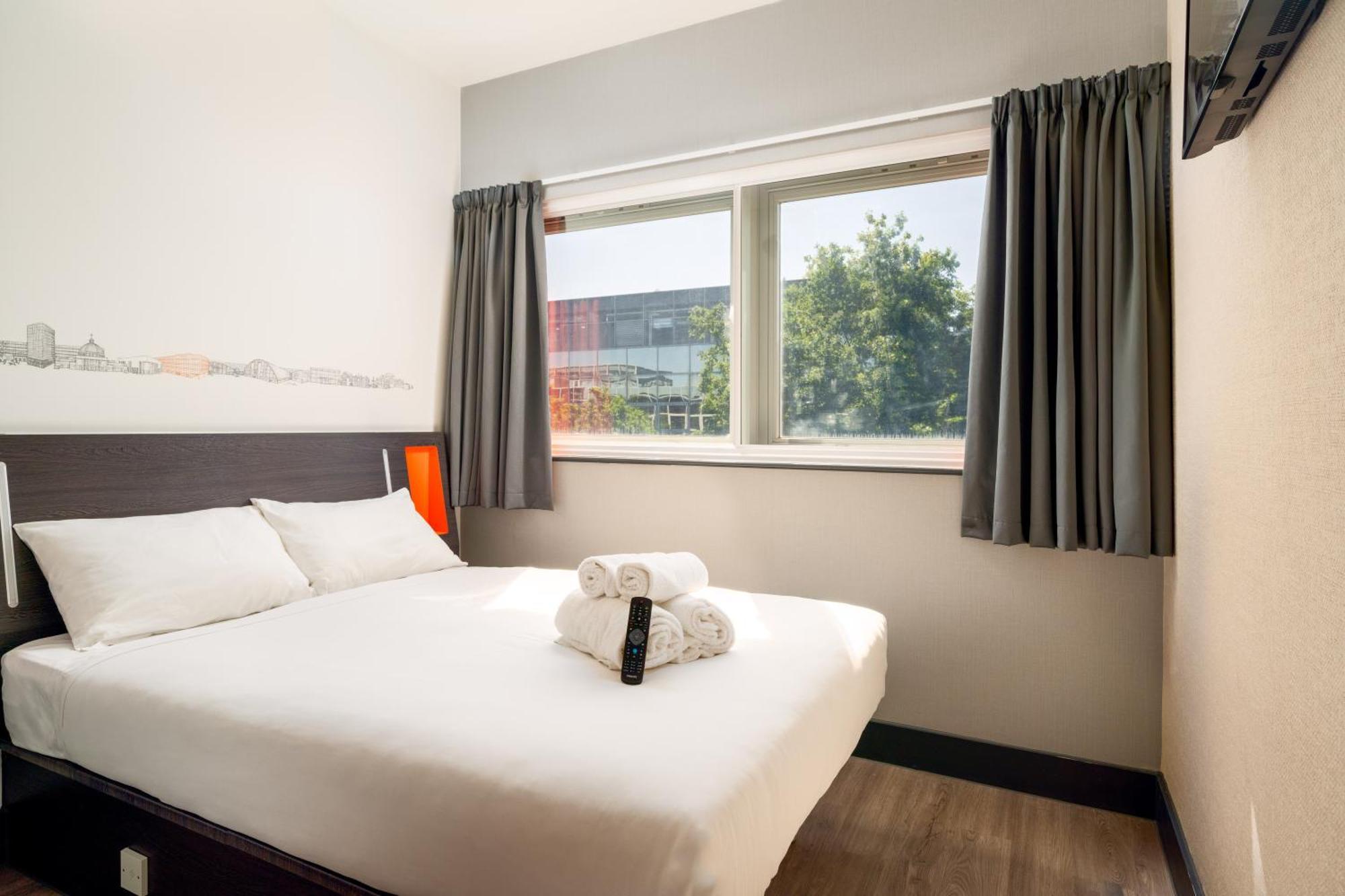 Easyhotel Milton Keynes Exterior foto