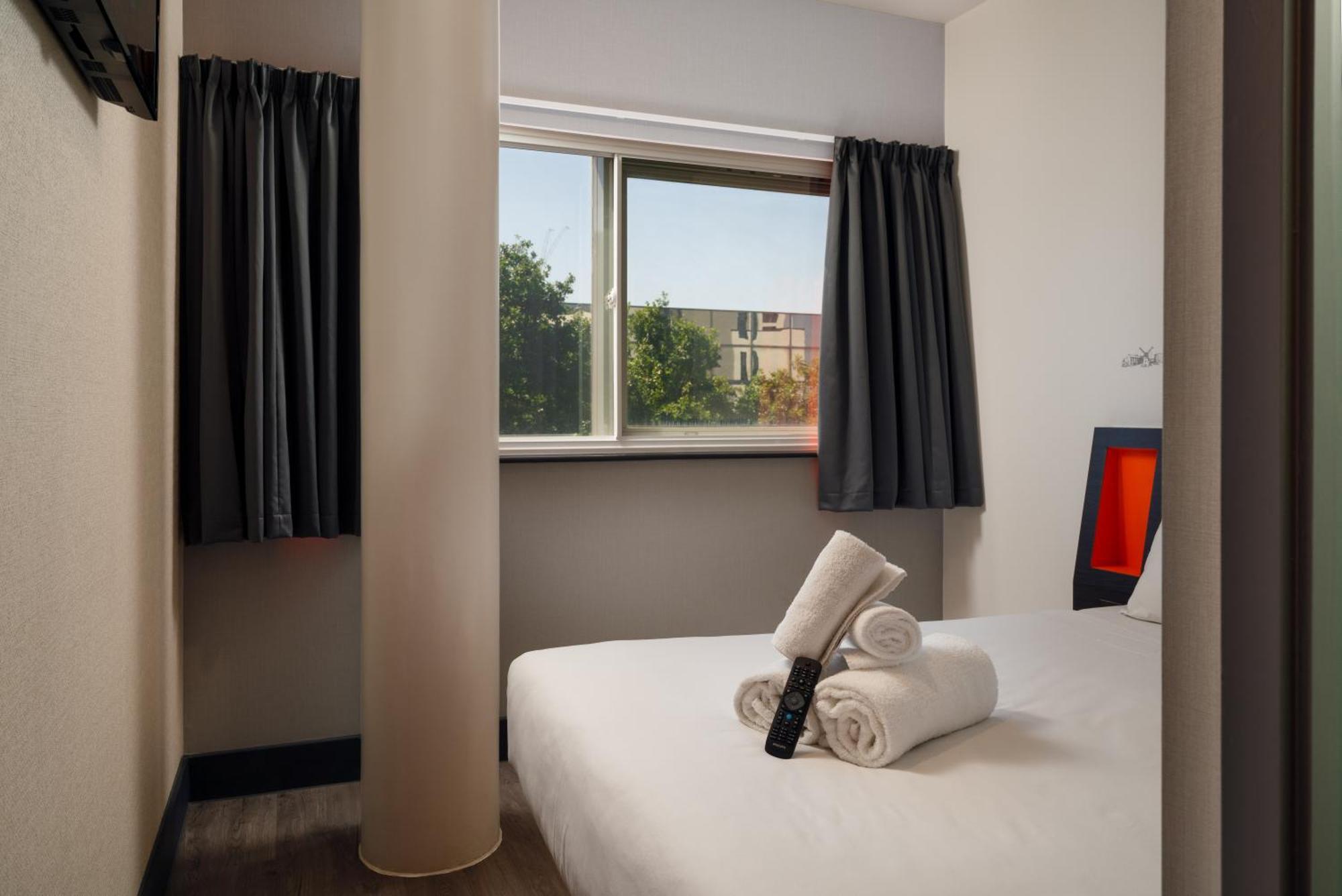 Easyhotel Milton Keynes Exterior foto