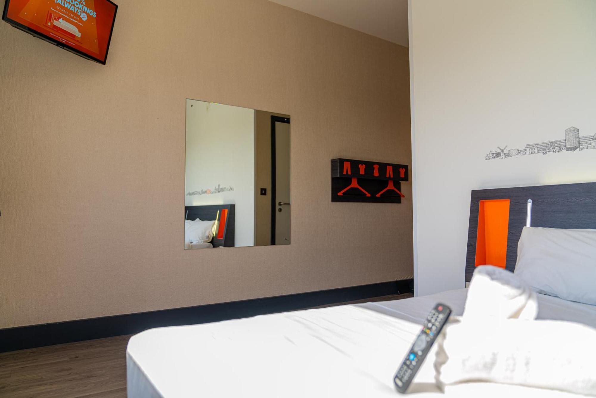 Easyhotel Milton Keynes Exterior foto