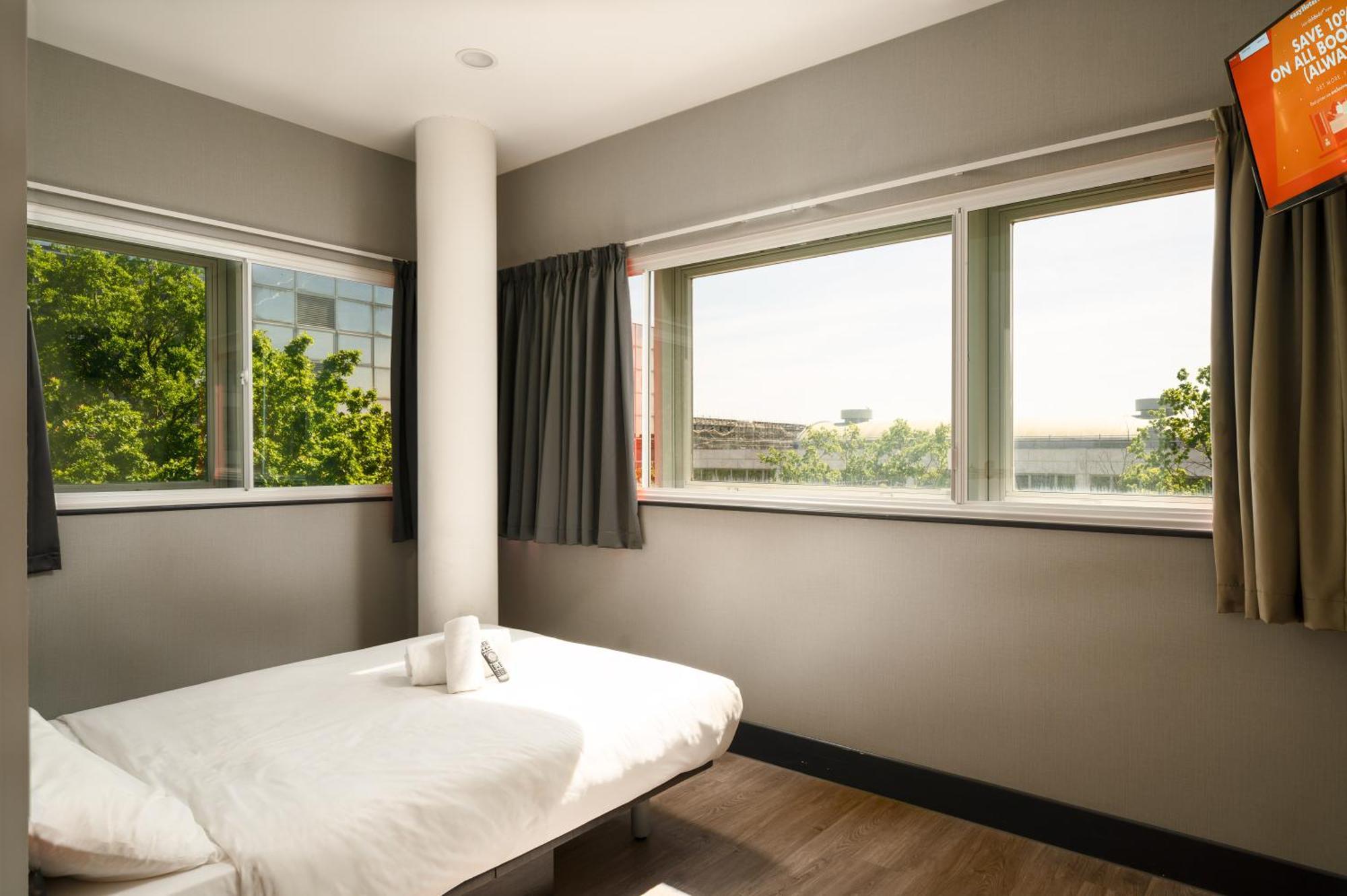Easyhotel Milton Keynes Exterior foto
