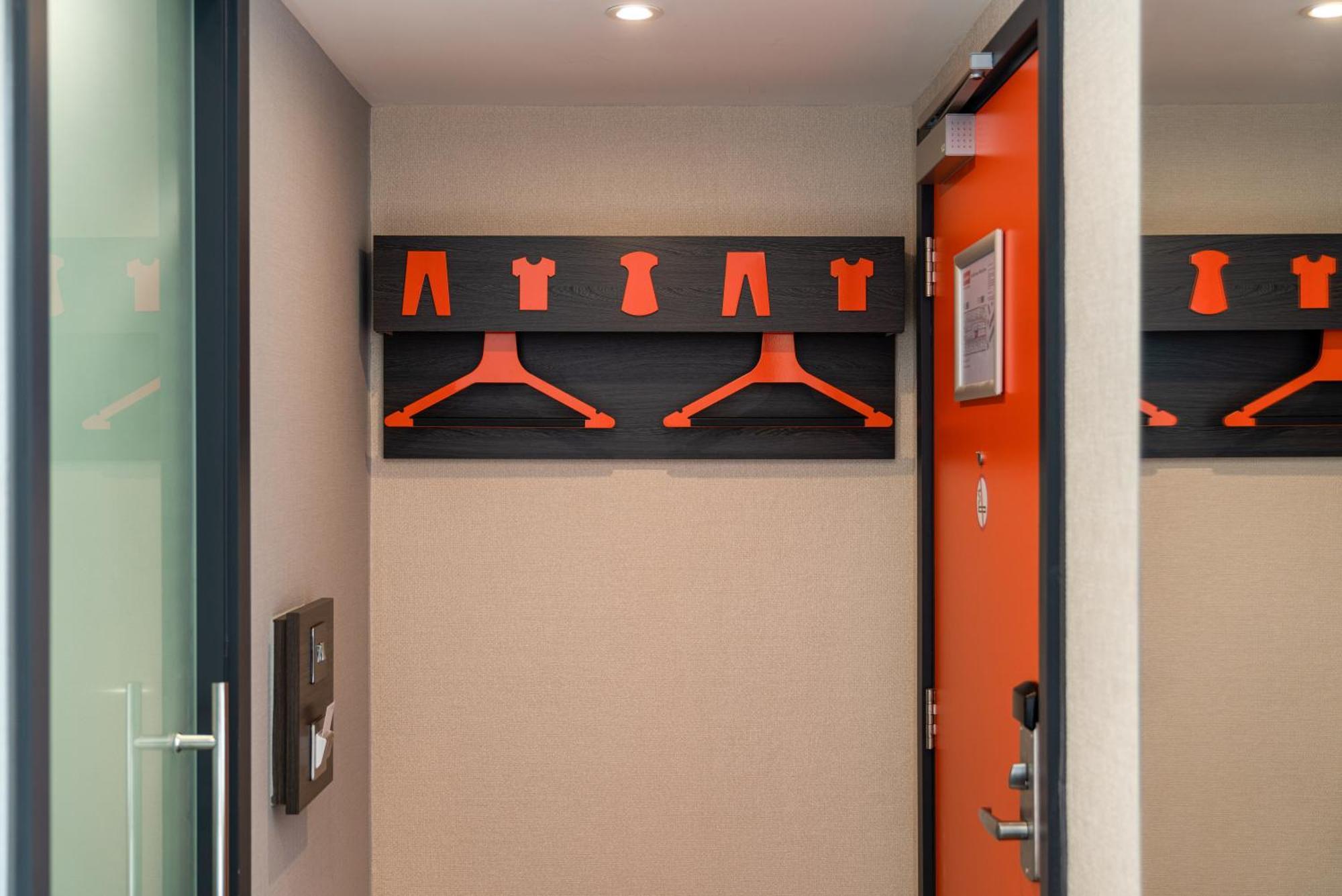 Easyhotel Milton Keynes Exterior foto