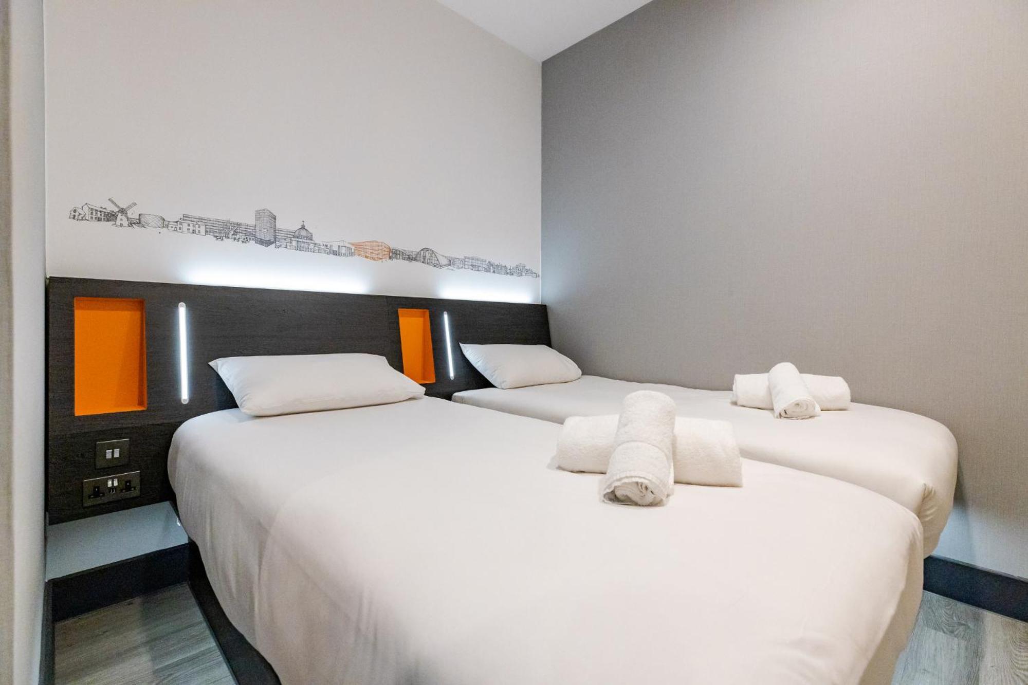 Easyhotel Milton Keynes Exterior foto