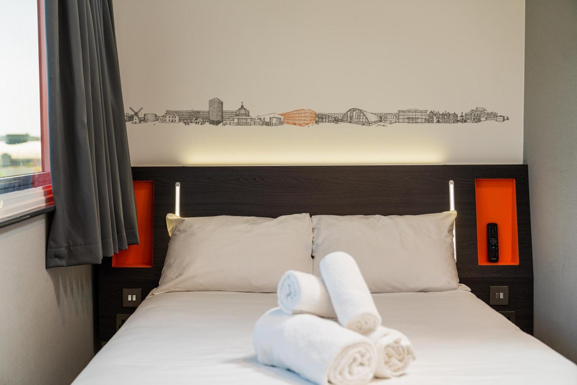 Easyhotel Milton Keynes Exterior foto