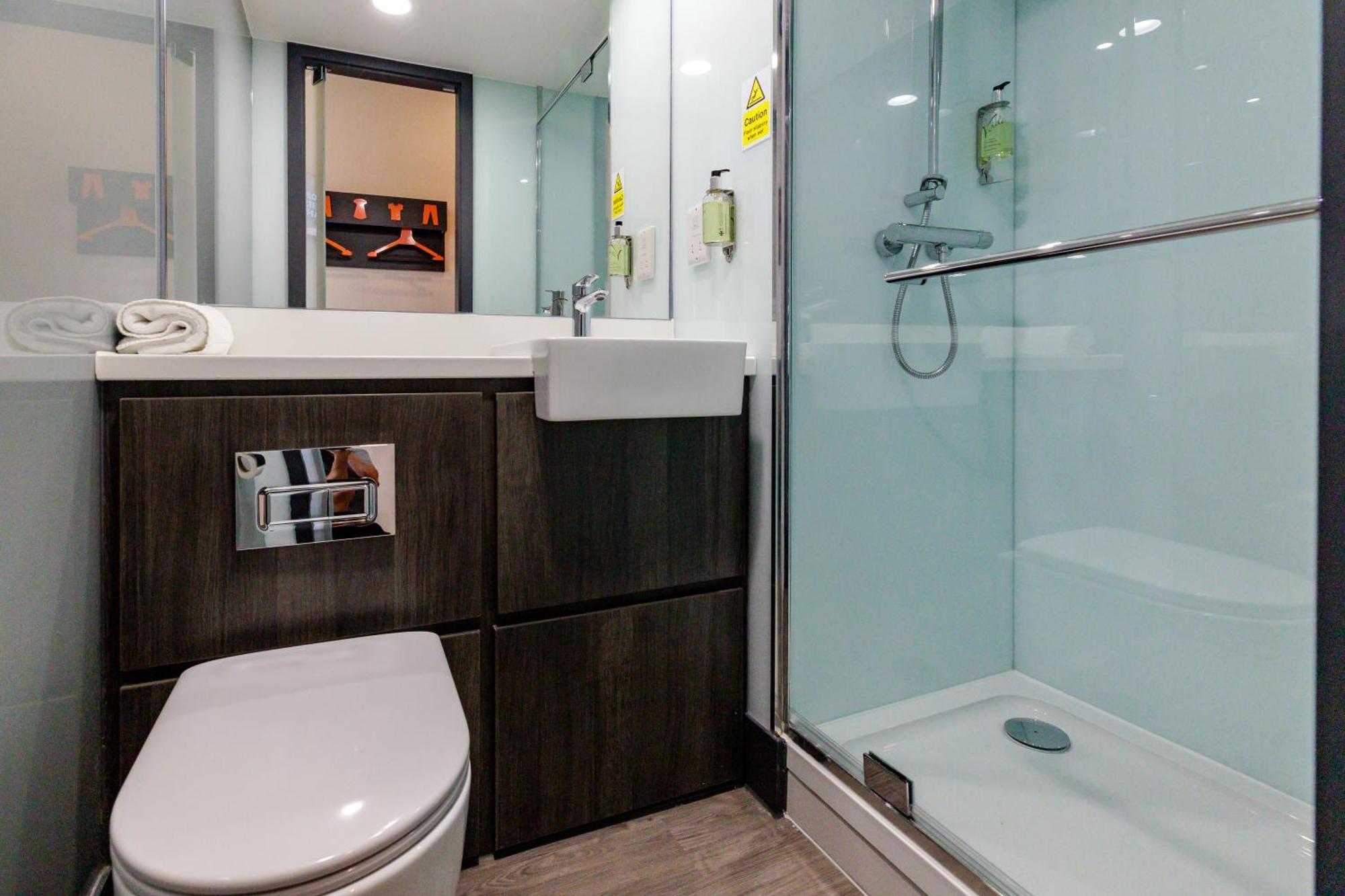 Easyhotel Milton Keynes Exterior foto