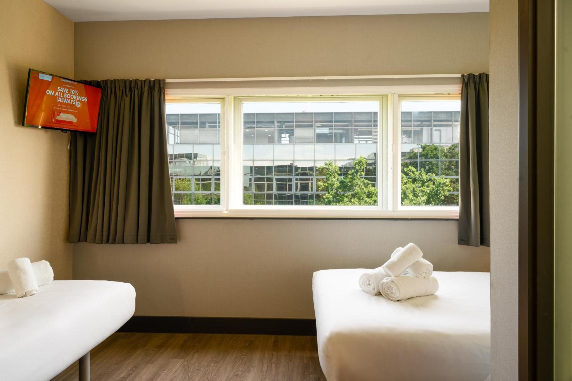 Easyhotel Milton Keynes Exterior foto