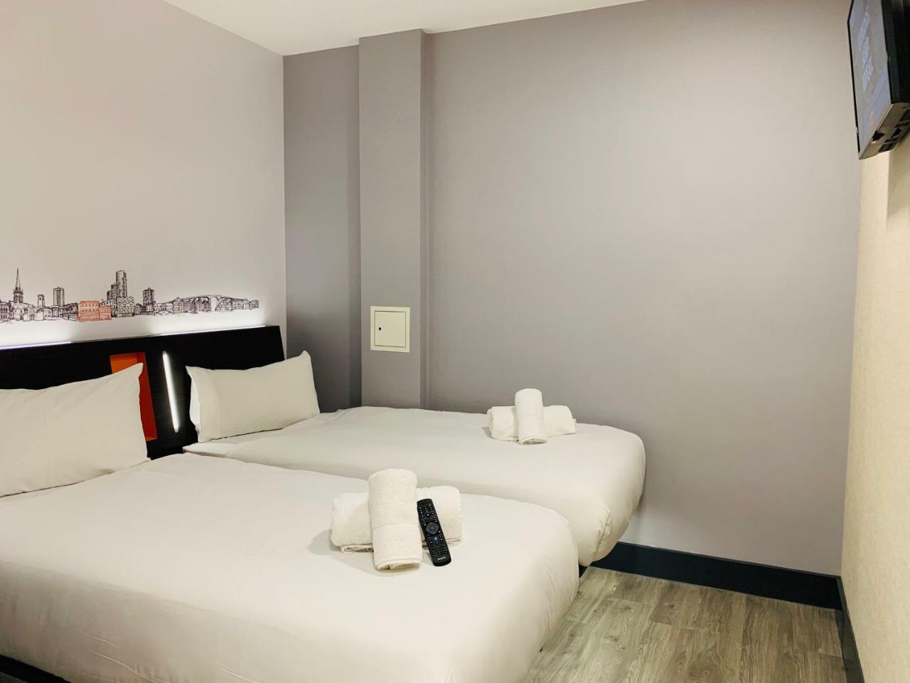 Easyhotel Milton Keynes Exterior foto