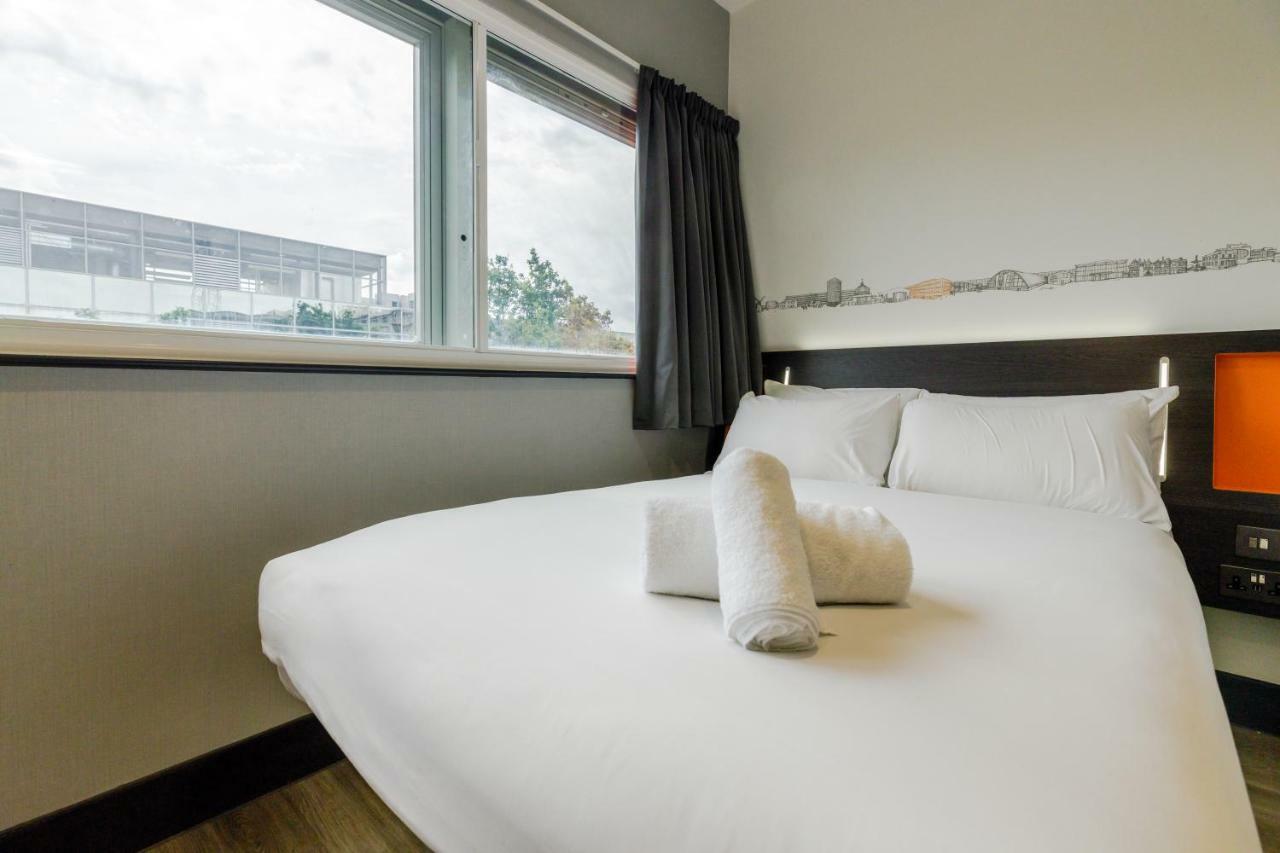 Easyhotel Milton Keynes Exterior foto